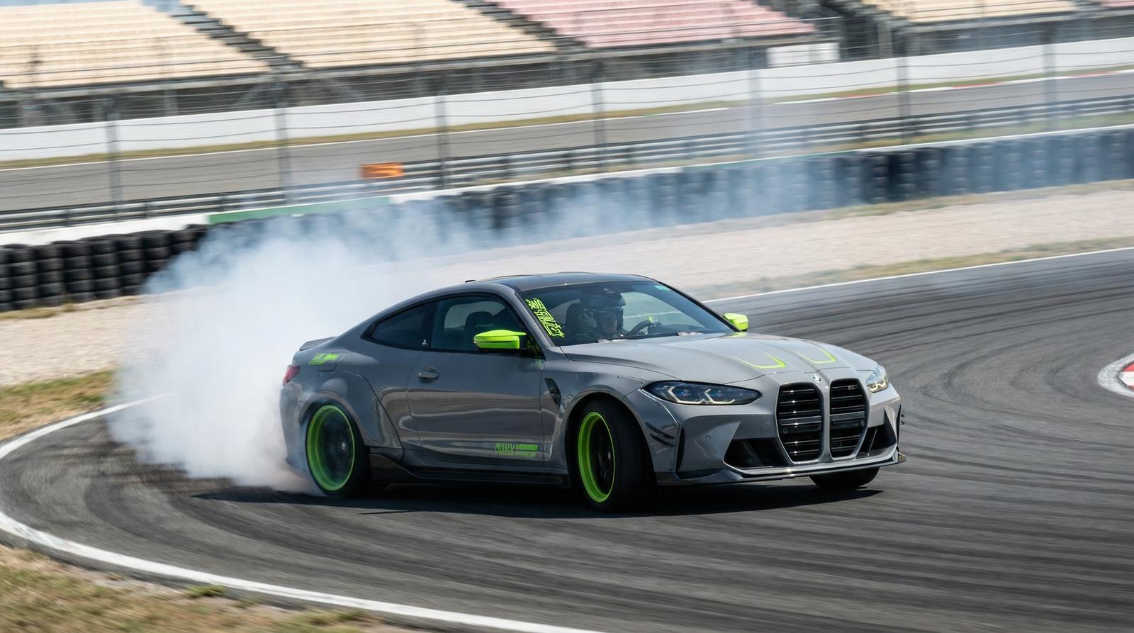 幼女漫画 - 赛道漂移挑战：改装M4极限测试视频